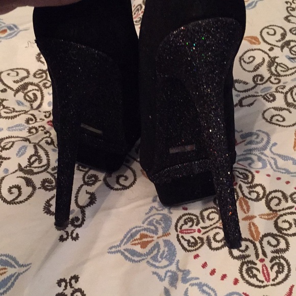 Heels - Picture 3 of 4